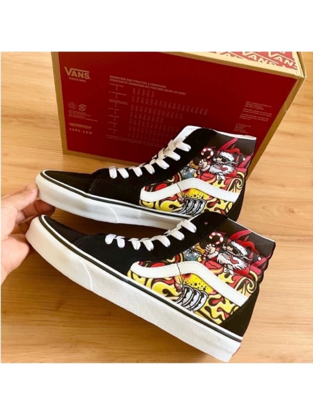 Vans Sk8-Hi Santa Flame Black
Skate Shoes Women 8.5 US Mens 7.0 US